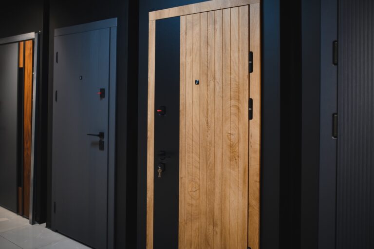 The samples of various wooden doors in the exhibition area of a store.