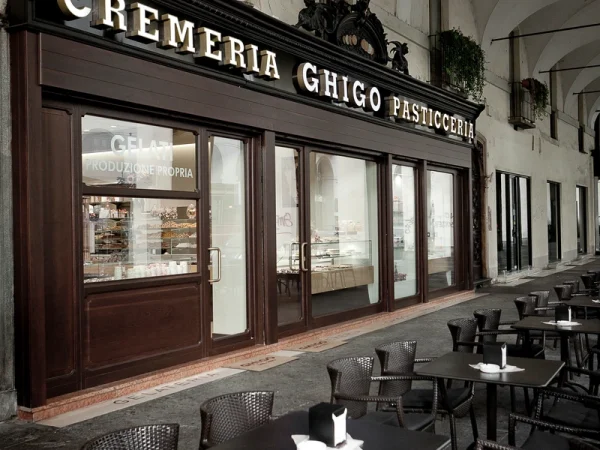 Pasticceria Ghigo - Serramenti su misura realizzati da Bonelli Serramenti CuneoMondov